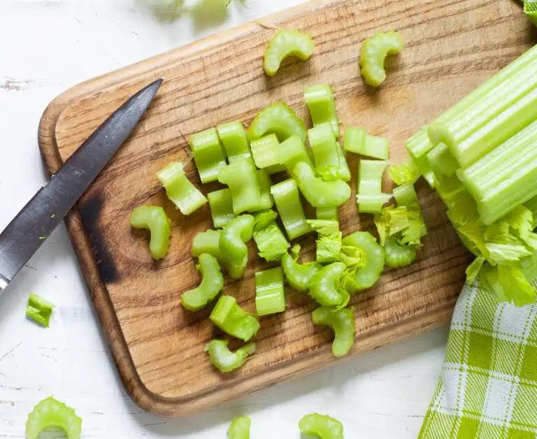 ow many stalks of celery in a cup